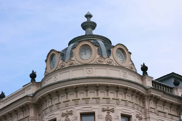 Kazan, Rusya - 12 Temmuz 2021 - Alexandrovsky geçidi Kazan Kremlin caddesinde. Tataristan. Rusya