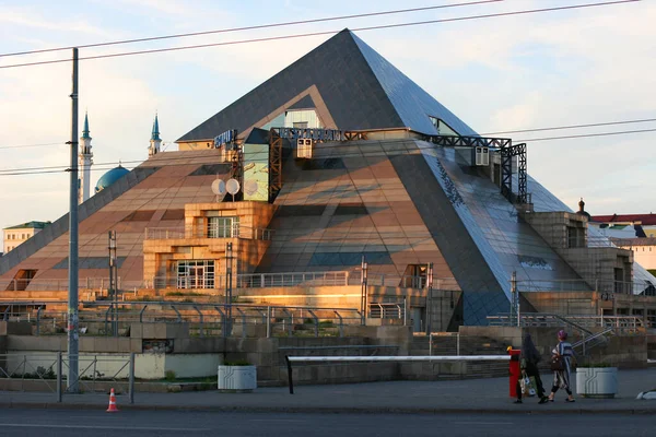KAZAN, Rusya - 21 Temmuz 2021. Kültür ve eğlence kompleksi piramidi manzarası. Vakhitovskiy bölgesi, Kazan şehri, Tataristan Cumhuriyeti, Rusya.