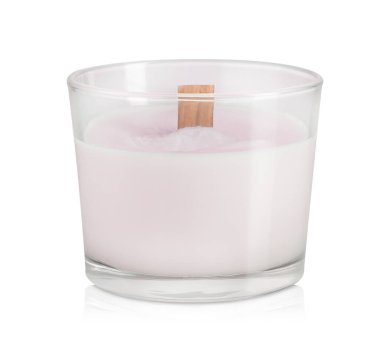 Beyaz arka planda izole edilmiş süt ve kremalı cam kavanoz