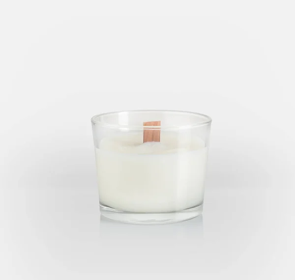 Beyaz Arka Planda Bir Bardak Süt Bir Şişe — Stok fotoğraf