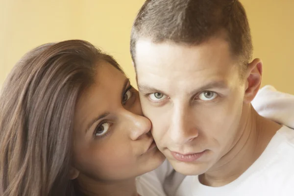 Chico con mujer bonita — Foto de Stock