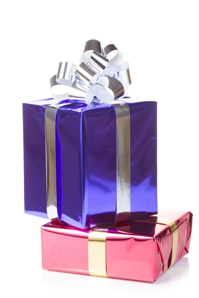 Вариколорные коробки с рождественскими подарками — стоковое фото
