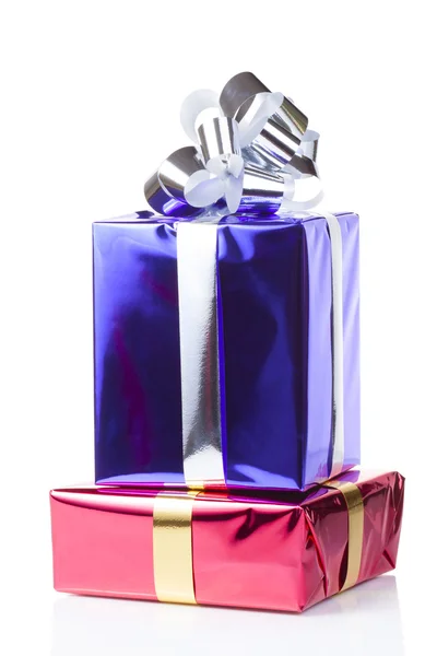 Cajas de colores con regalos de Navidad — Foto de Stock