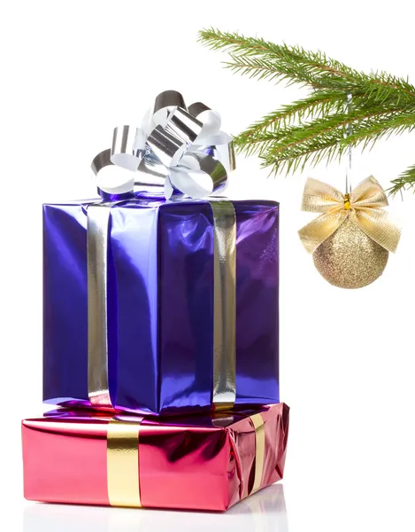 Цветные коробки с рождественскими подарками — стоковое фото