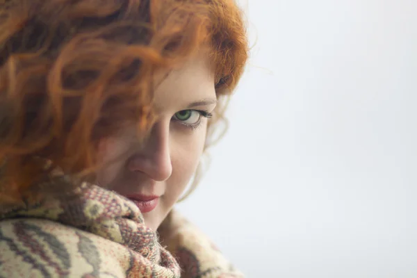 Young woman protects her from the cold — Stock Photo, Image