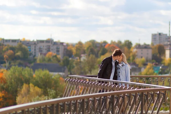 Romantic couple kissing in autumn park — Stock Photo, Image
