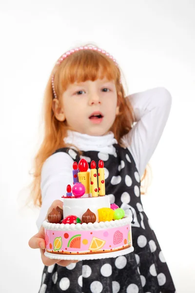 Bella ragazza con torta — Foto Stock