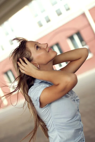 Young girl with long hair — Stock Photo, Image