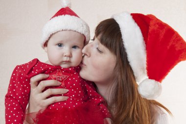 Anne ve çocuk Noel kutlaması