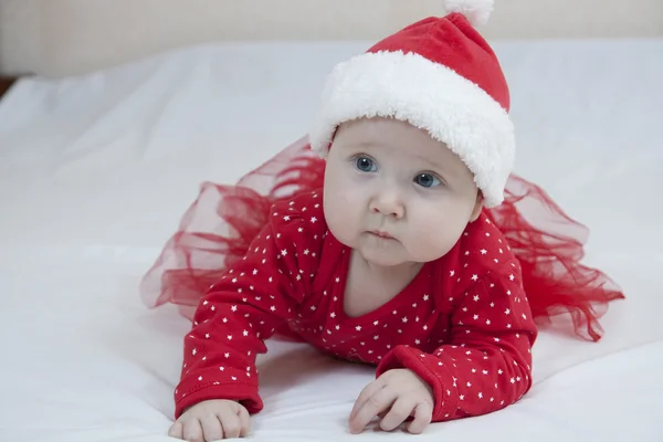 Linda niña en sombrero de Navidad —  Fotos de Stock