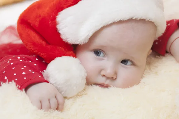 圣诞帽的可爱的小女孩 — 图库照片