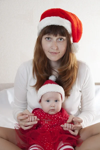 Mãe e criança celebram o Natal — Fotografia de Stock