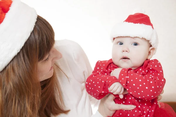 Mutter und Kind feiern Weihnachten — Stockfoto