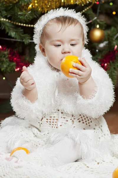 Happy little baby girl playing with fruits — Stock Photo, Image