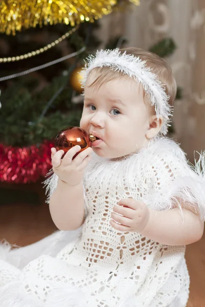 Happy little baby girl playing with fruits — Stock Photo, Image