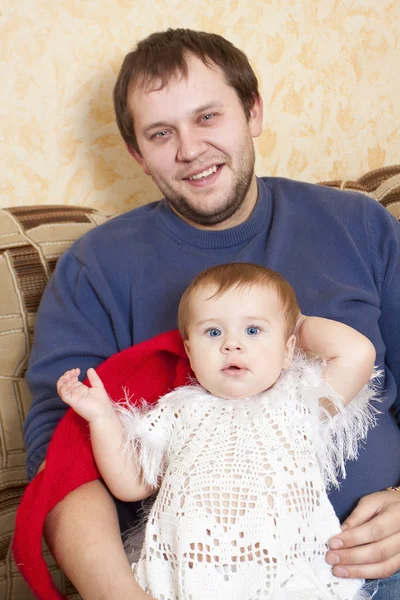 Vader en babysitting samen — Stockfoto
