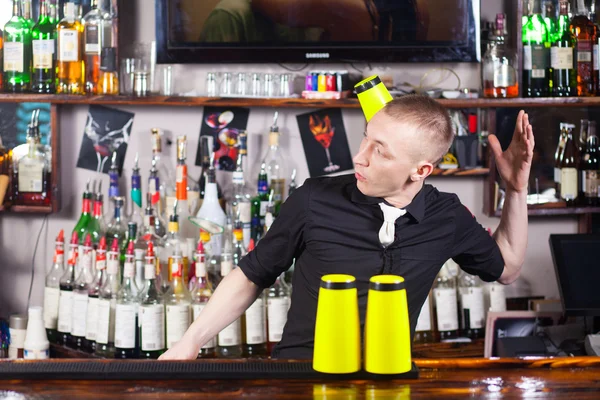 Professional barmen making cocktail — Stock Photo, Image