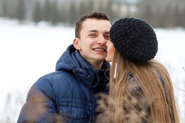 Happy Young Couple in Winter field — Stock Photo, Image