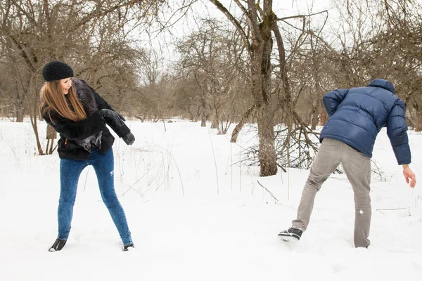 The young family plays winter wood on snow — ストック写真