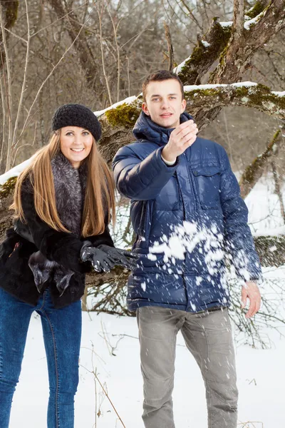 Happy Young Couple in Winter garden — Stock Photo, Image