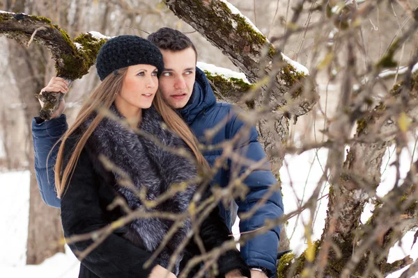 Happy Young Couple in Winter garden — Stock Photo, Image