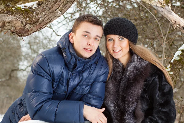 Happy Young Couple in Winter garden — Stock Photo, Image