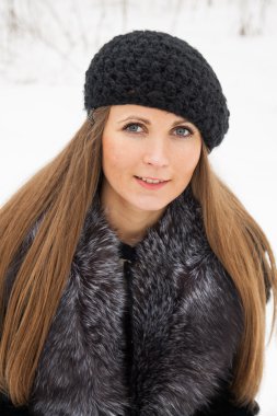 güzel koyu sarı saçlı kız