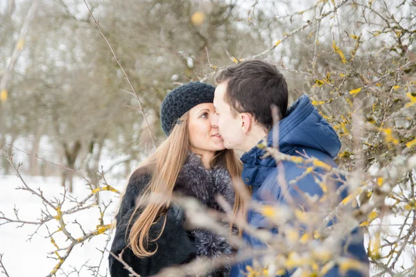 Happy Young Couple in Winter garden — Stock Photo, Image