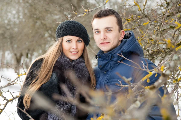 Happy Young Couple in Winter garden — Stock Photo, Image