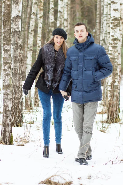 Happy Young Couple in Winter — Stock Photo, Image