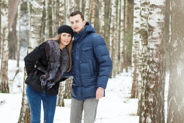 Happy Young Couple in Winter — Stock Photo, Image