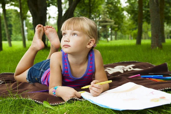 Little girl drawing — Stock Photo, Image