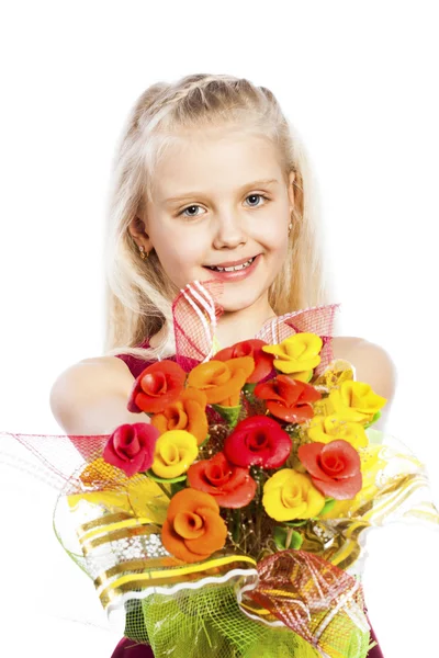 Schönes Mädchen mit Blumenstrauß — Stockfoto