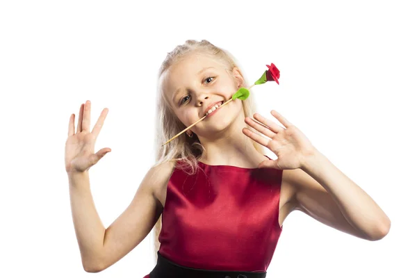 Schöne blonde Mädchen mit Rose im Mund — Stockfoto