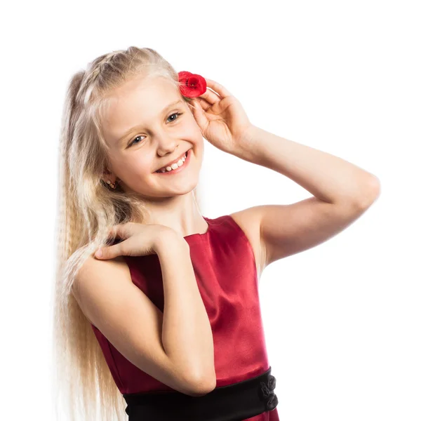 Vacker blond flicka med ros i håret — Stockfoto