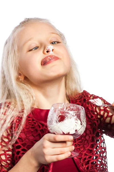 Schöne blonde Mädchen essen Dessert — Stockfoto