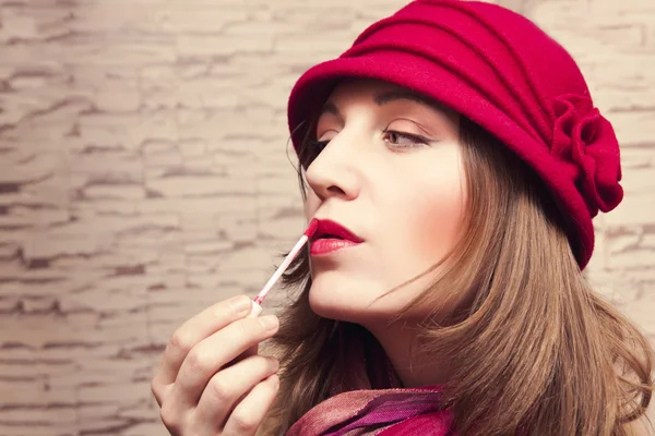 Pretty girl paint her lips — Stock Photo, Image