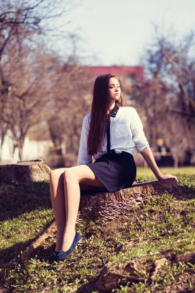 Oturup güzel bir kız — Stok fotoğraf