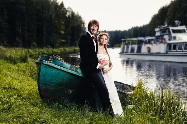 Beautiful happy young bride and groom — Stock Photo, Image