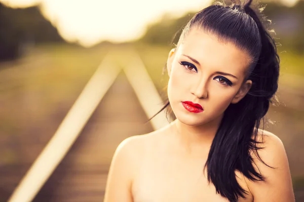 Close-up portrait of beautiful brunette — Stock Photo, Image