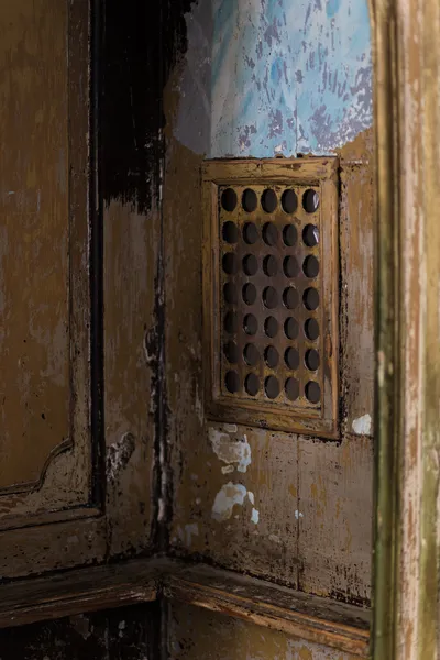 The window in the confessional — Stock Photo, Image