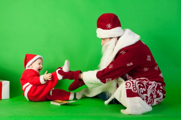 Padre e figlio in costume da Babbo Natale — Foto Stock