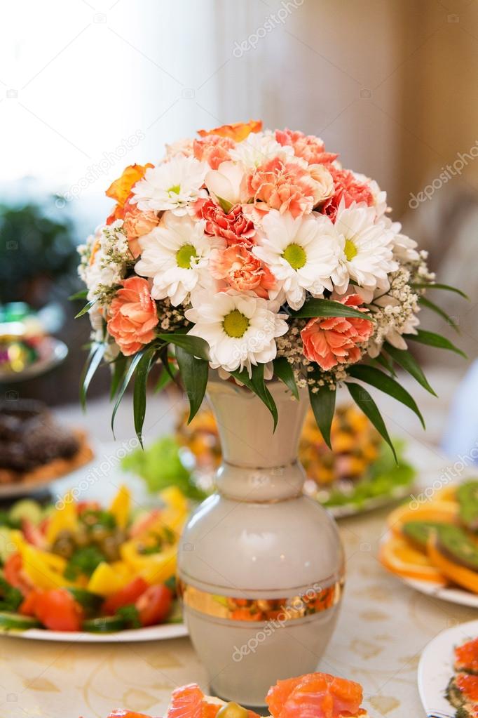 Table setting for a wedding or dinner event