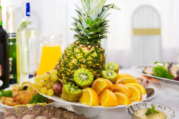 Plate with fruit dessert — Stock Photo, Image