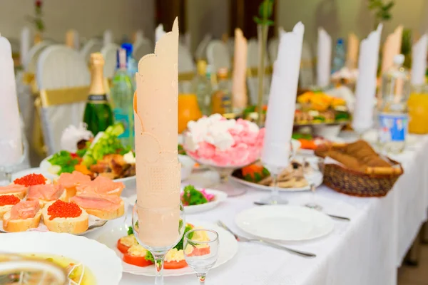 Servido para una mesa de banquete — Foto de Stock