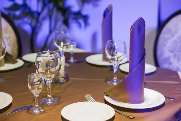 Empty glasses in restaurant — Stock Photo, Image