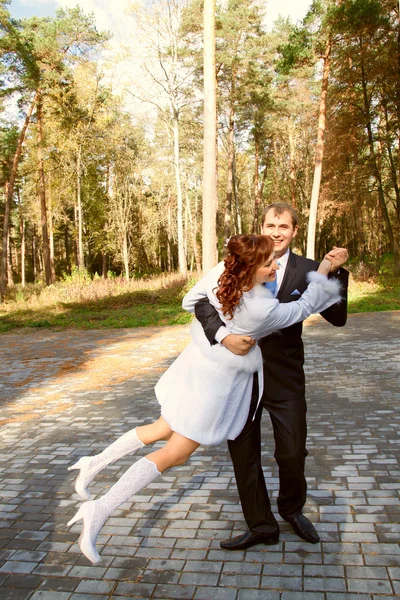 Happy bride and groom — Stock Photo, Image