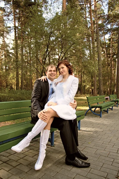 Happy bride and groom — Stock Photo, Image