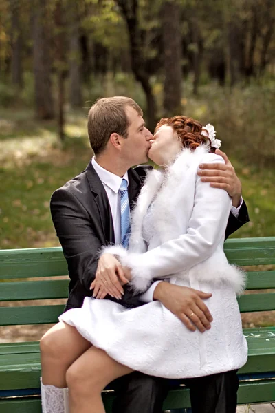 Happy bride and groom — Stock Photo, Image