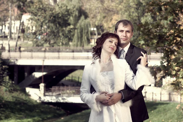 Happy bride and groom — Stock Photo, Image